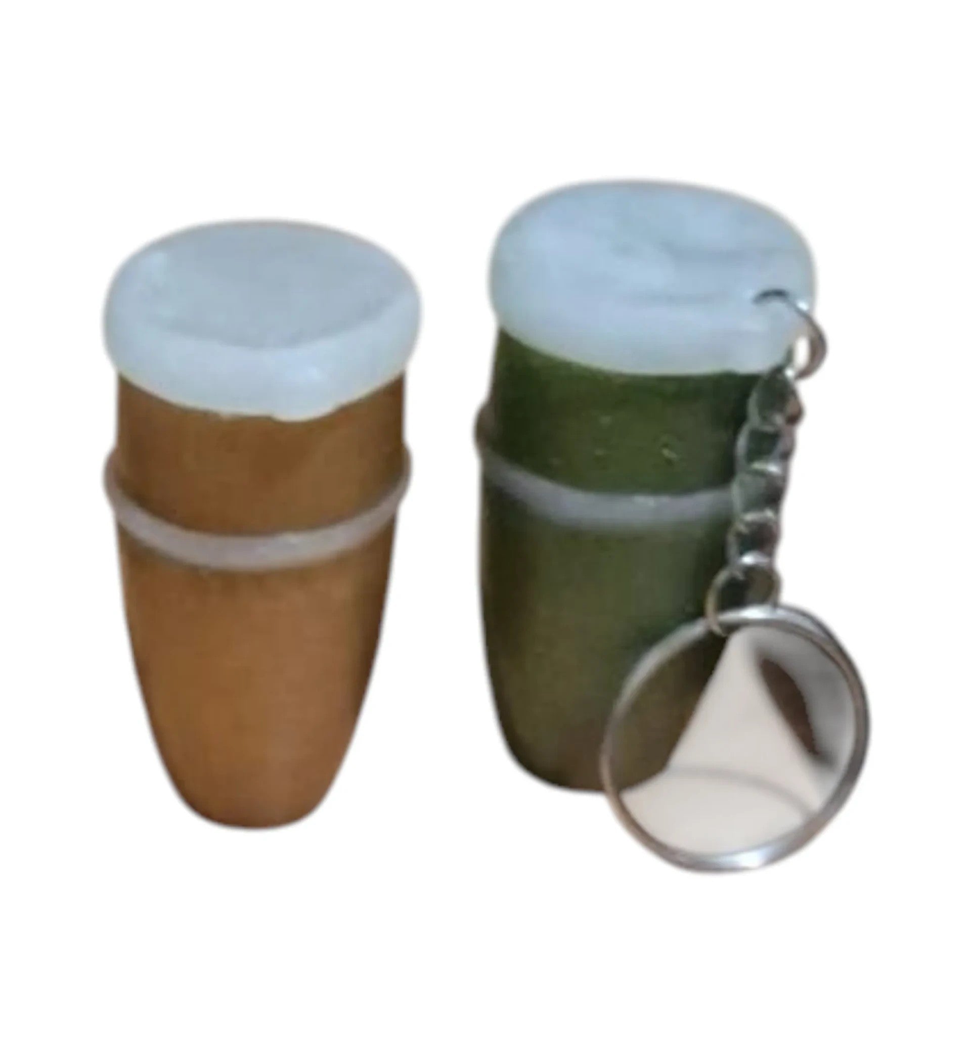 Son Y Tumbao miniature beer glass keychain set with amber and green glasses, white frothy tops, and metal keychain.